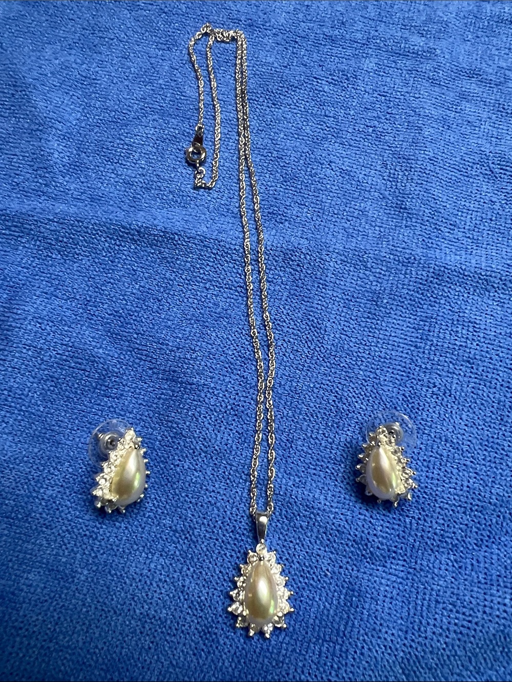 Bridal necklace and earrings set